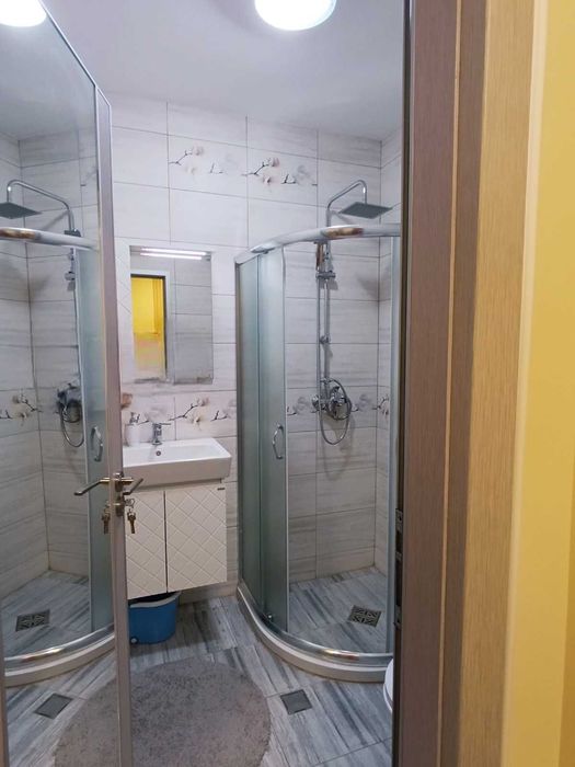 Дава се под наем Двустаен апартамент в София, Център - 65 кв.м за 700 € - Снимка #2