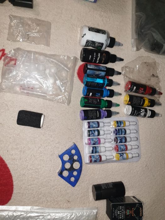 Vând   trusa  tatuaje   pentru începători