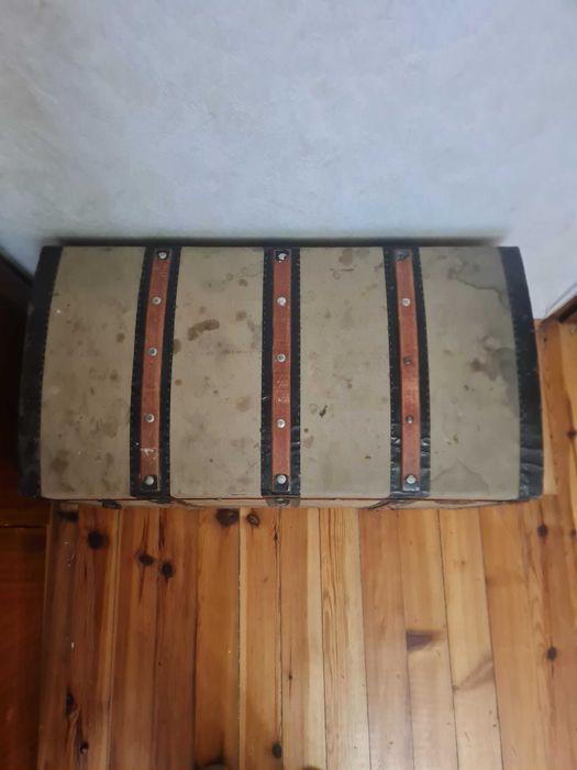 Продавам старинен сандък от 1890 год.