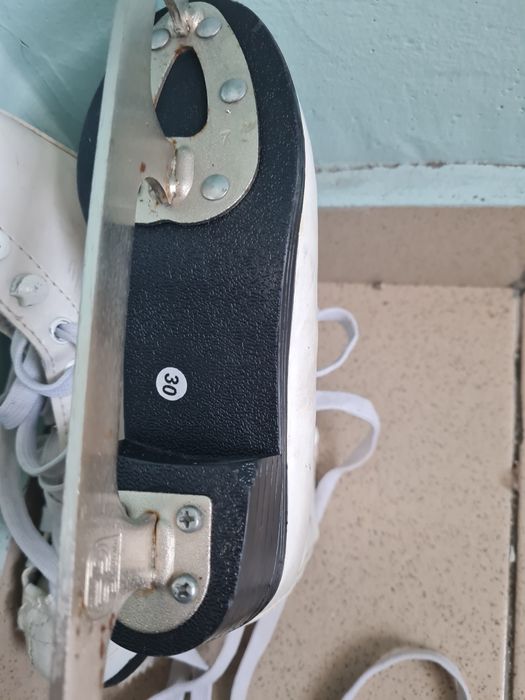 Коньки фигурные для