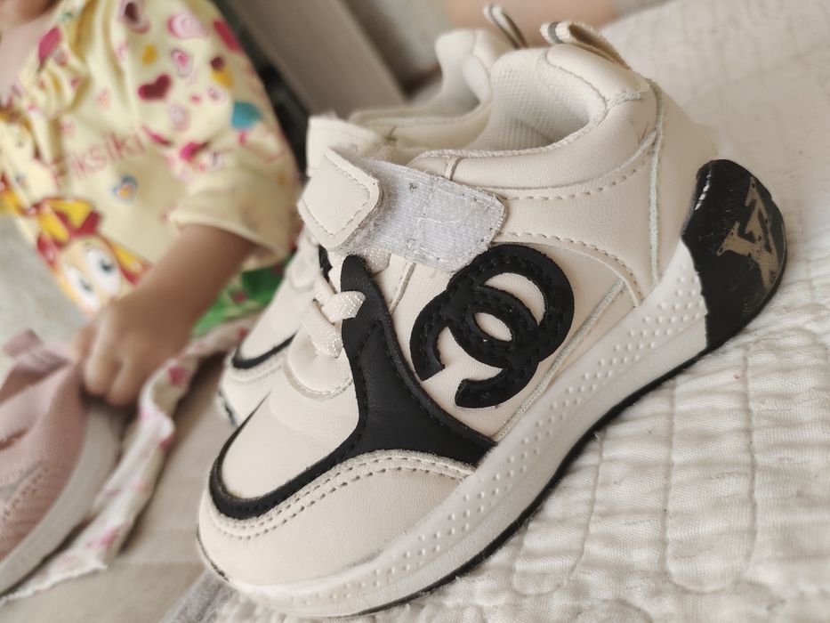 Продам детские кросовки 23р