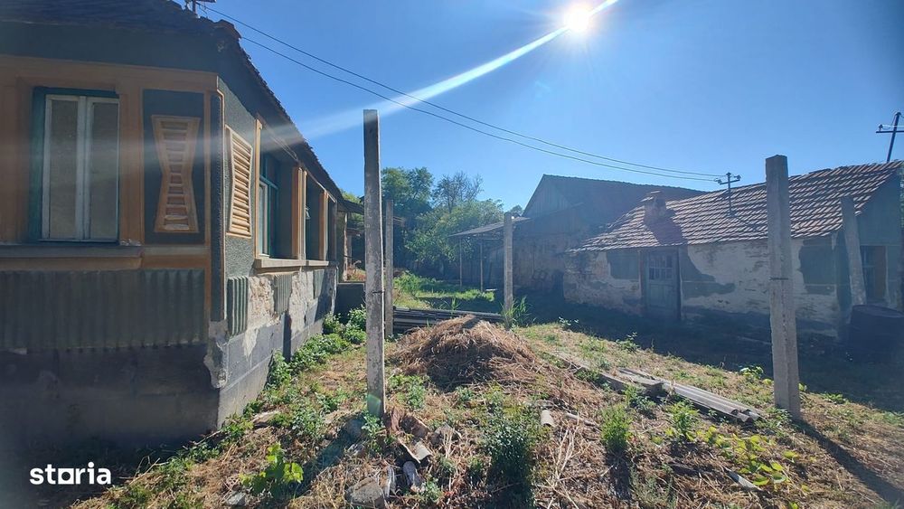 Vânzare Casă + Teren 1.330 Mp – Răpolțel, Județul Hunedoara