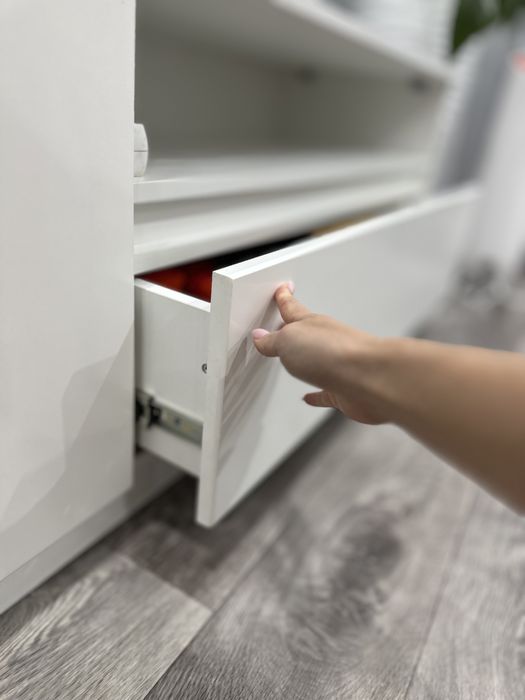 Продам тумбу под ТВ