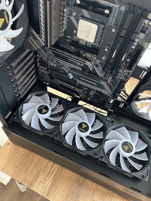 НОВ! Геймърски компютър, Ryzen 5700, 32GB RAM, RTX 3080, x570 Tomahawk