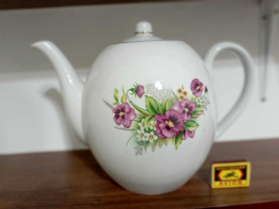 СРОЧНО!!!Фарфоровый чайник 3л.