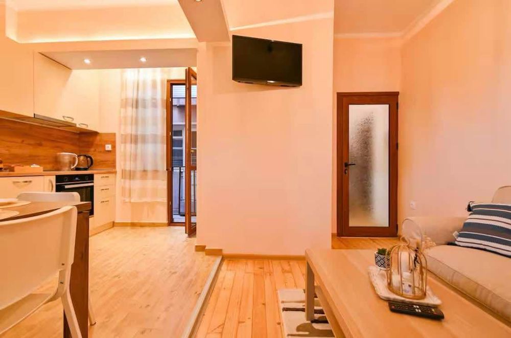 Дава се под наем Двустаен апартамент в София, Център - 52 кв.м за 650 € - Снимка #2