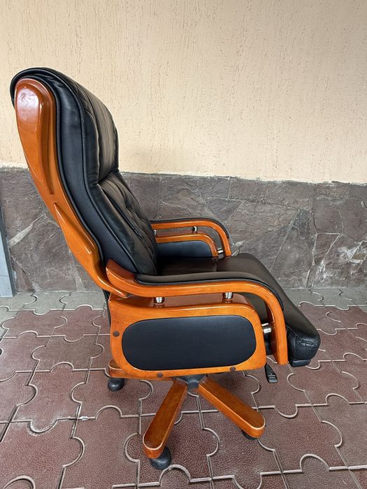 Продам Добротное Офисное кресло