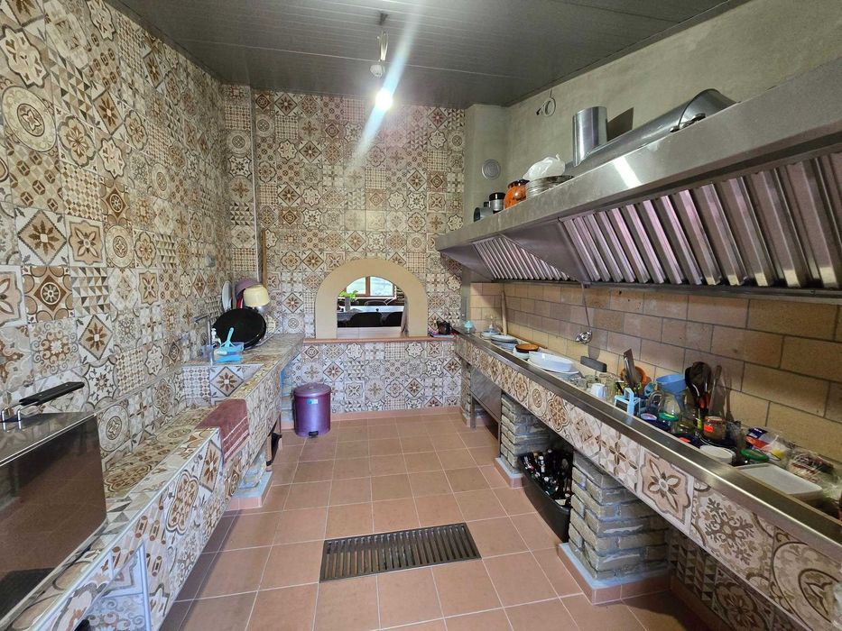 Продава се хотел