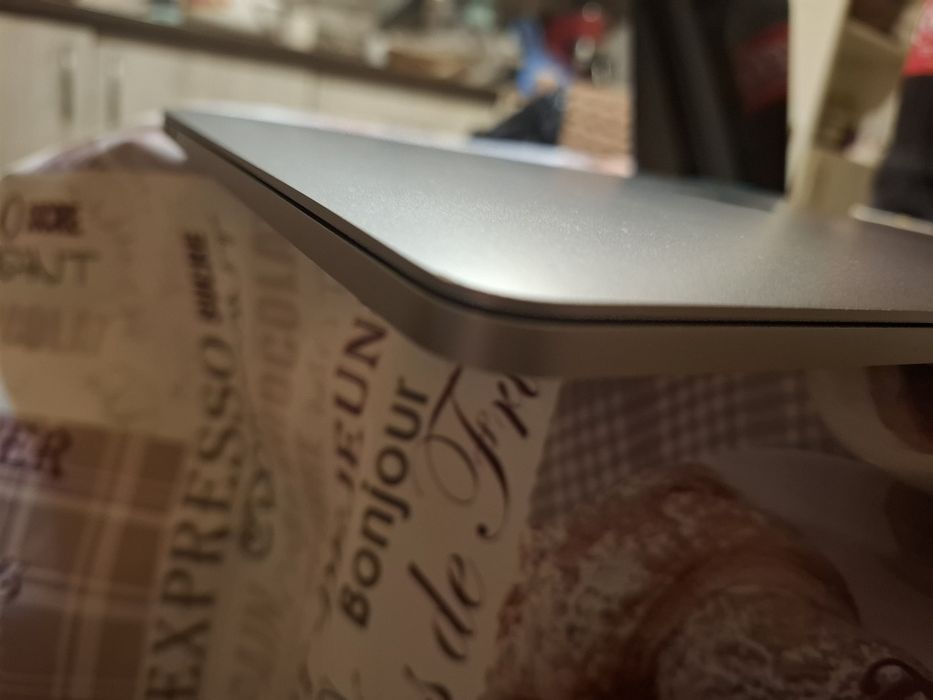 Продавам/Бартер Macbook pro 13 2017 ЧЕТИ ОПИСАНИЕТО!