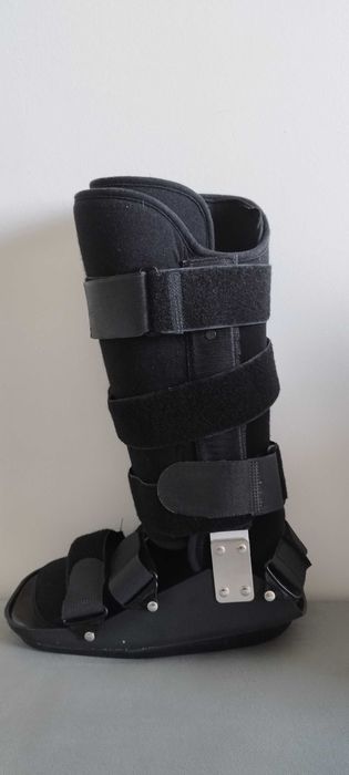 Ортеза/ботуш за обездвижване на счупен/опериран крак.