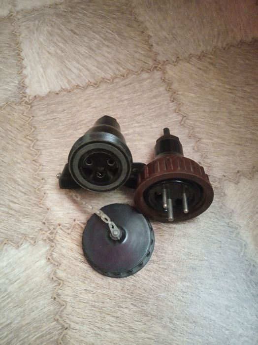 Продам соединительную электро вилку