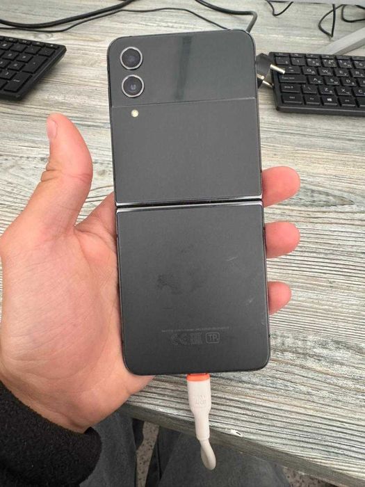 Продам Samsung Z Flip 4