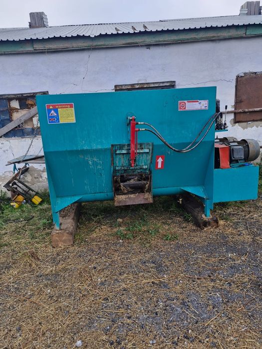Продается кормосмеситель