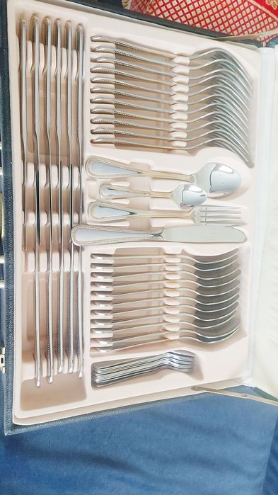 Набор ложек и вилок чемодан