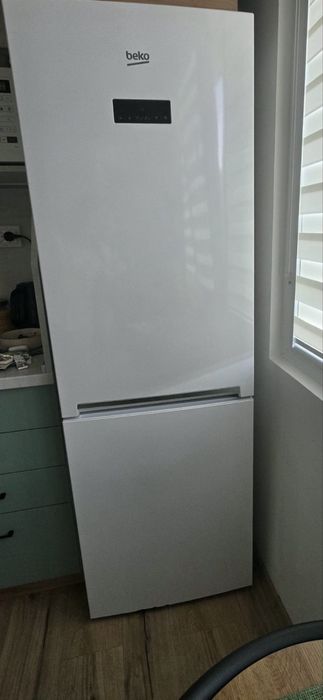 Хладилник BEKO с долна камера