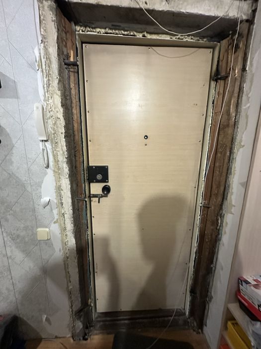 Дверь железная, входная