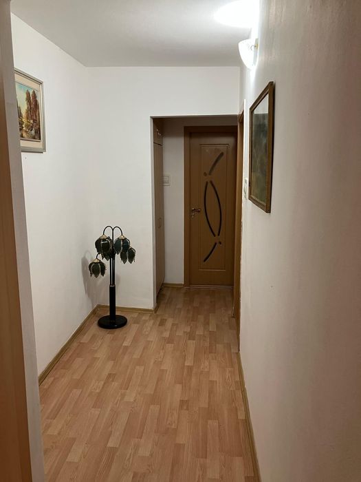 Închiriez apartament 3 camere