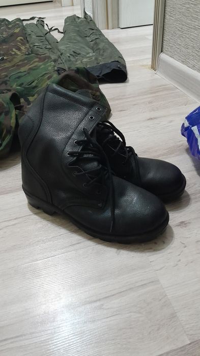 Вещи камуфляж берцы ватники