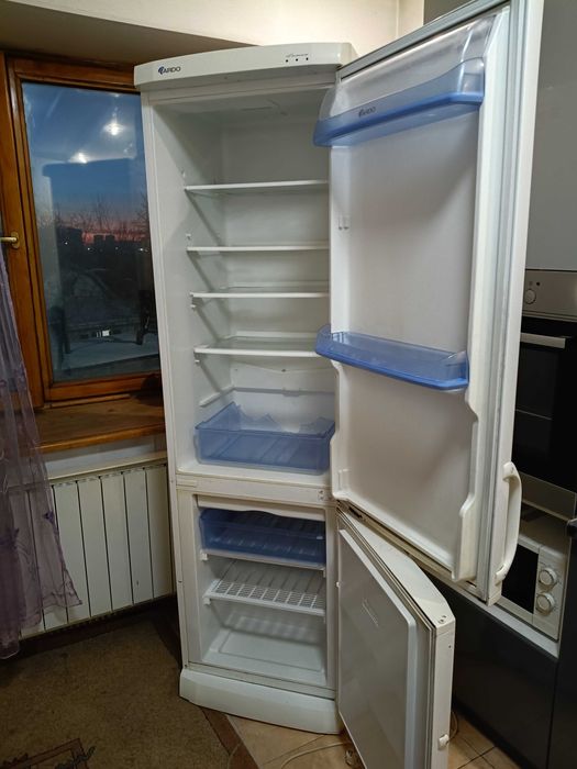 Продам рабочий холодильник ARDO (Италия)