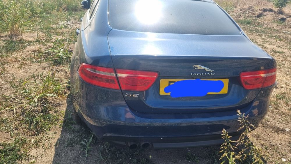 Vand piese jaguar xe,farurile,capota aripile,barile,etc.