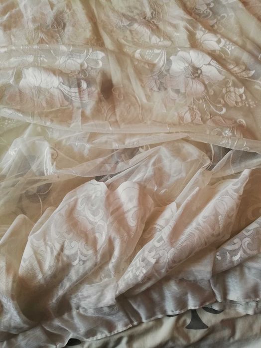 Vând perdea rezistenta, nouă,, alba pe șină, sau carlige