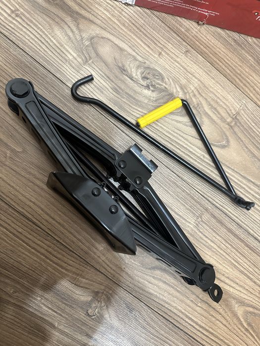 Домкрат 3 тонны Новый