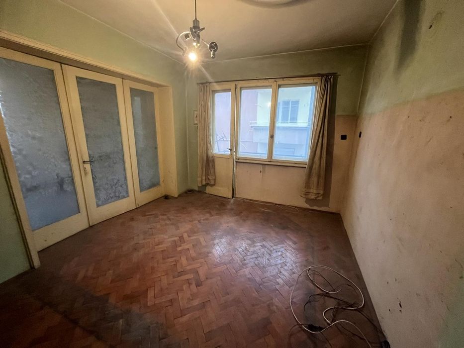 Продава се Тристаен апартамент в Ловеч, Център - 75 кв.м за 850 €/кв.м - Снимка #2