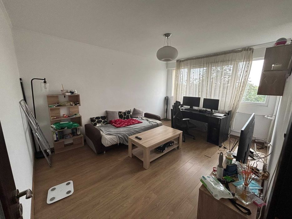 Vand apartament 2 camere Eroii Revolutei, decomandat,direct proprietar