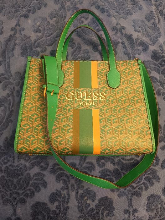Срочно!!!  сумкa  GUESS
