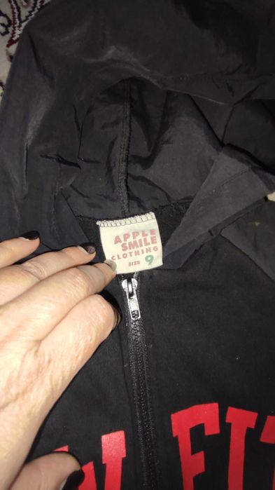 Продам удлиненную ветровку нм девочку