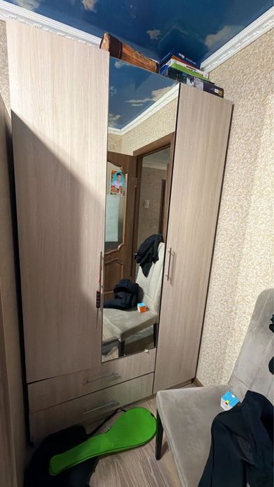 Продам кровать, шкаф, стол