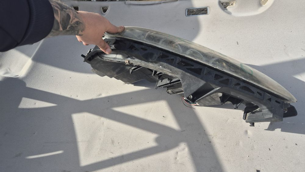 Оригинален Десен Фар за Мазда 6 2004- 2008г