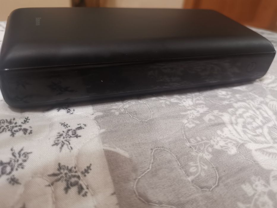 Продавам чисто нова външна батерия  BASEUS 30000mAh