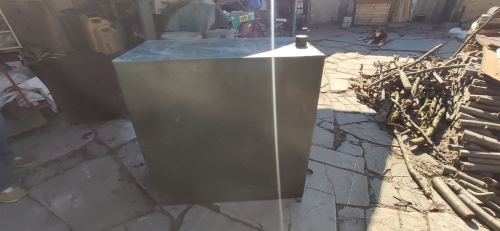 Метална цистерна