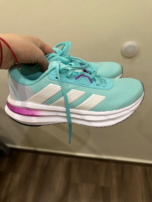 Маратонки adidas ,38 номер
