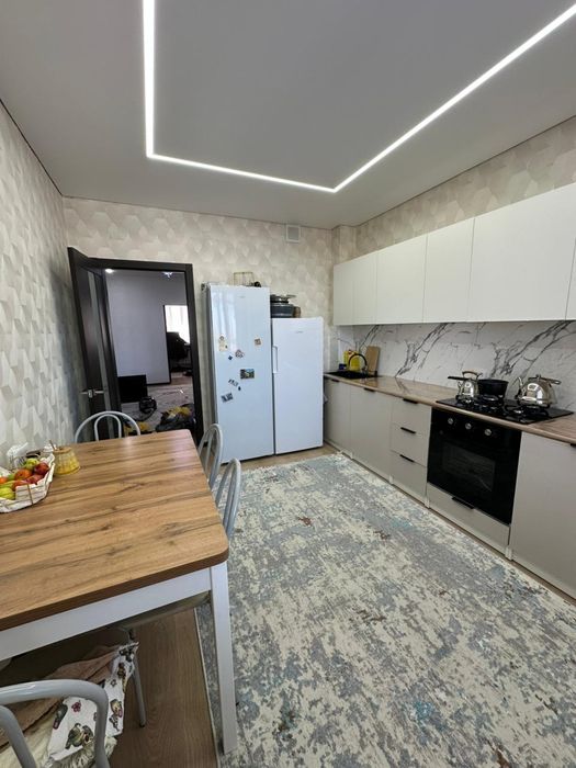 Продам квартиру в 10мкрн 25 доме