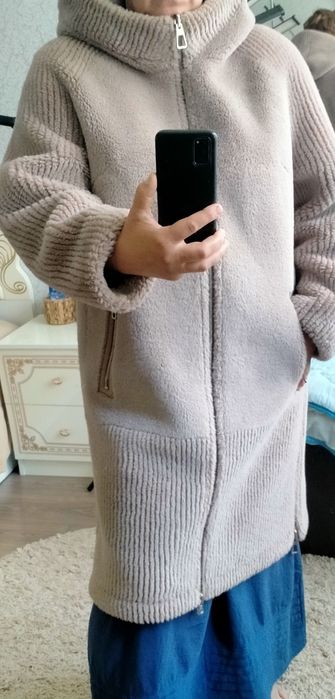 Продам женскую верхнюю одежду б/у в отличном состоянии.Размер 54.