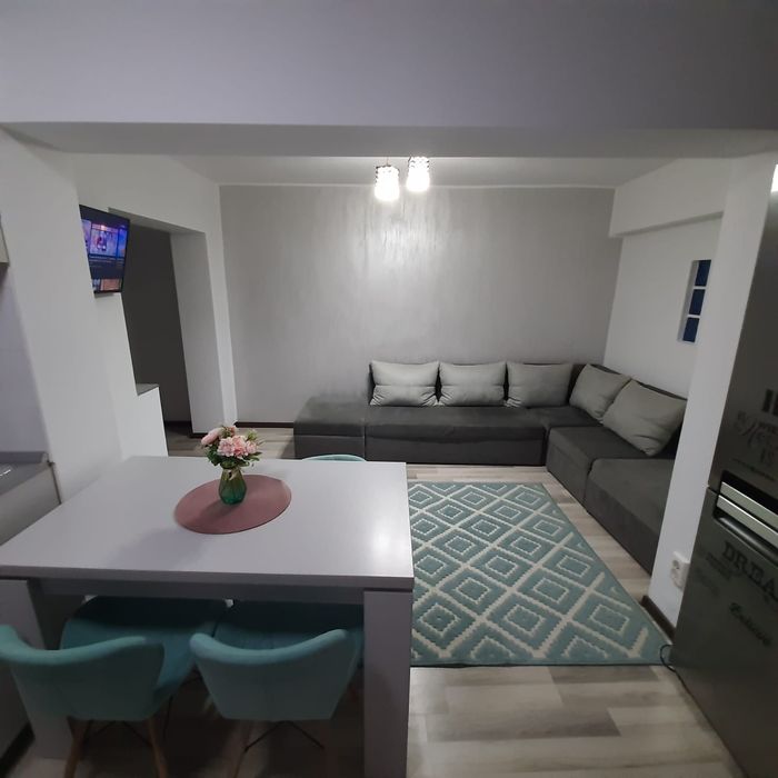 Ofer spre inchiriere apartament 3 camere!