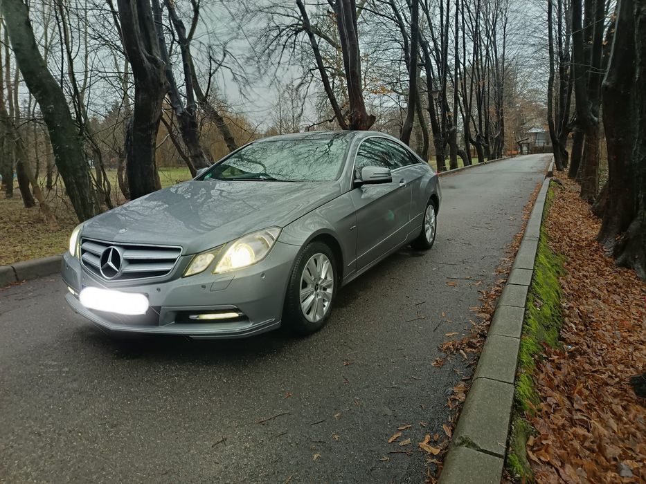 Vând 8000 euro  Mercedes Benz E220 coupe