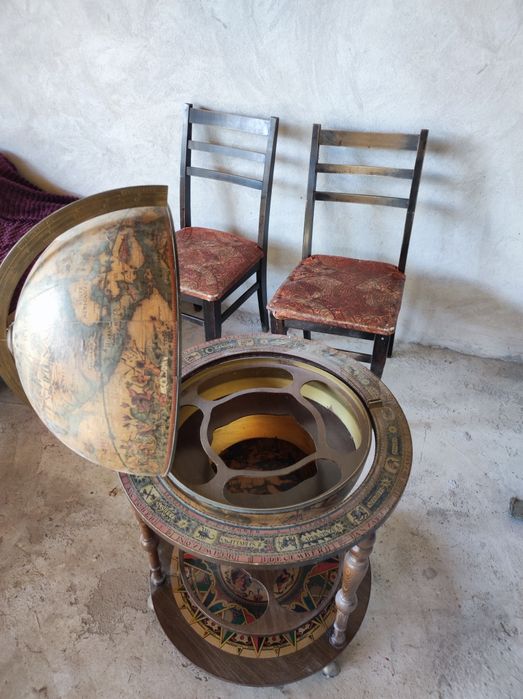 Старинен глобус за алкохол