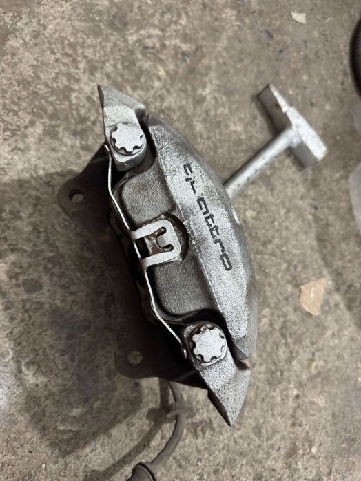 Спирачни дискове и апарати 320мм за Ауди