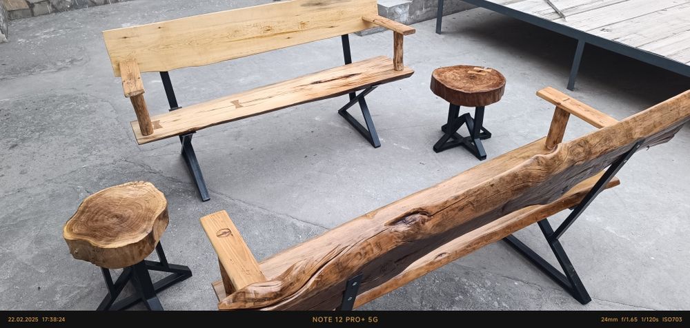 Стол и скамейки из массива