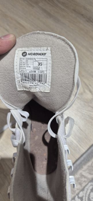 Продам детские коньки для девочки 35р.