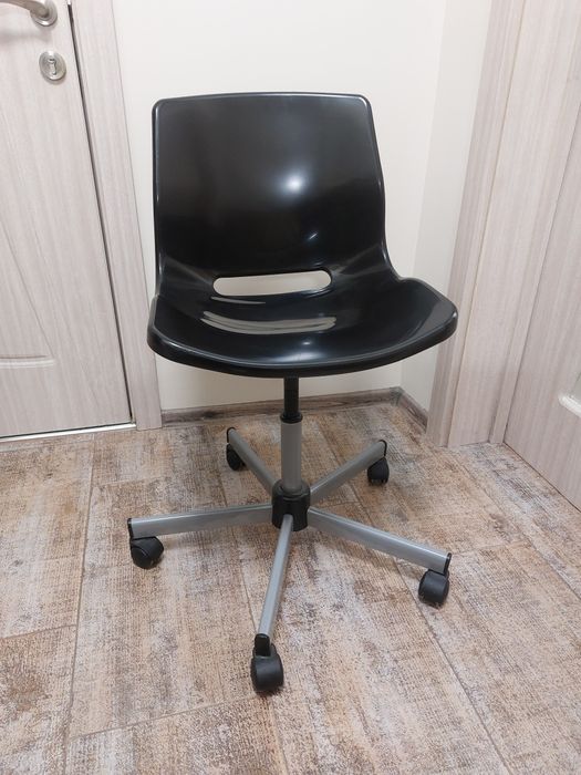 Писалище, бюро със стол