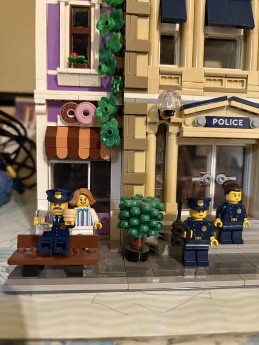 Set Lego 10278 police station