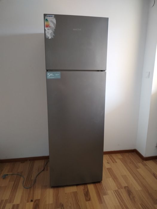 Vând combina frigorifica Artic