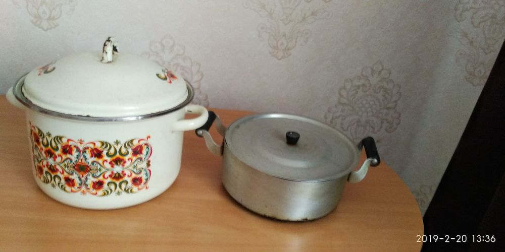 Продаю кострюлю хорошие цены 1500и1000