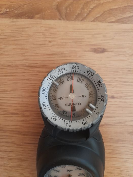 SUUNTO consolă cu busolă și manometru presiune butelie scufundari