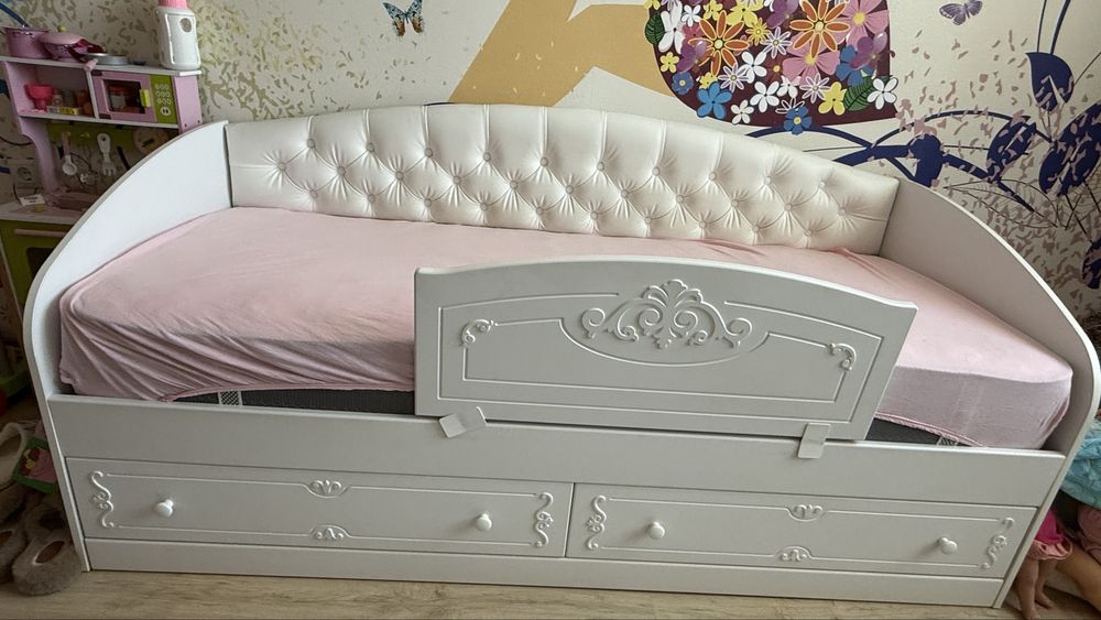 Продам кровать со сьемным бортиком