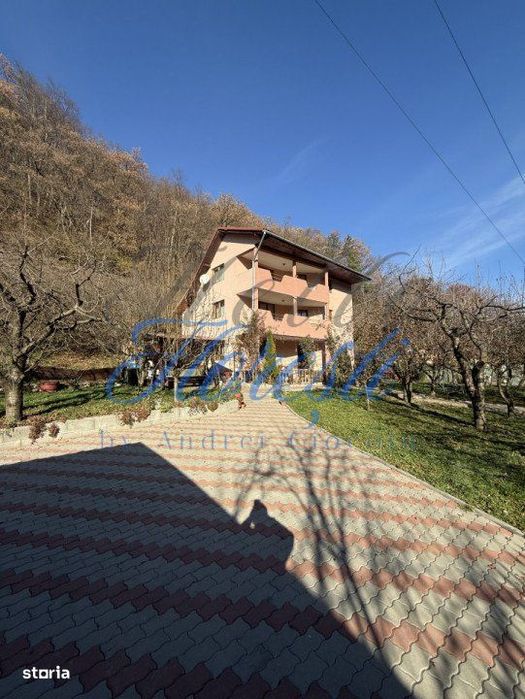 Casa 249 mp cu teren 2172 mp - zona Tautiului - Floresti